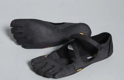 Toe Shoes with Loop Strap