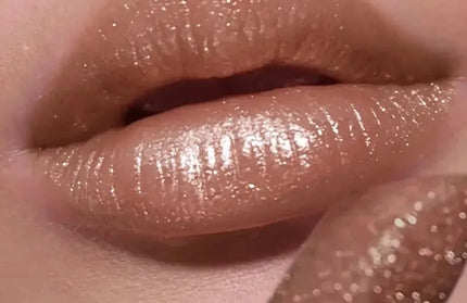 Pearlescent lipstick